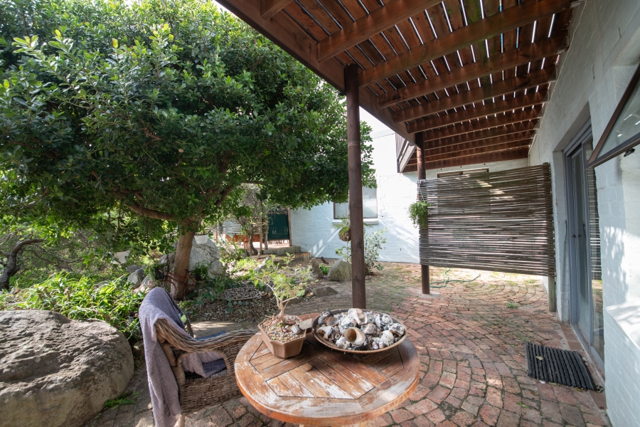 6 Bedroom Property for Sale in Pringle Bay Western Cape